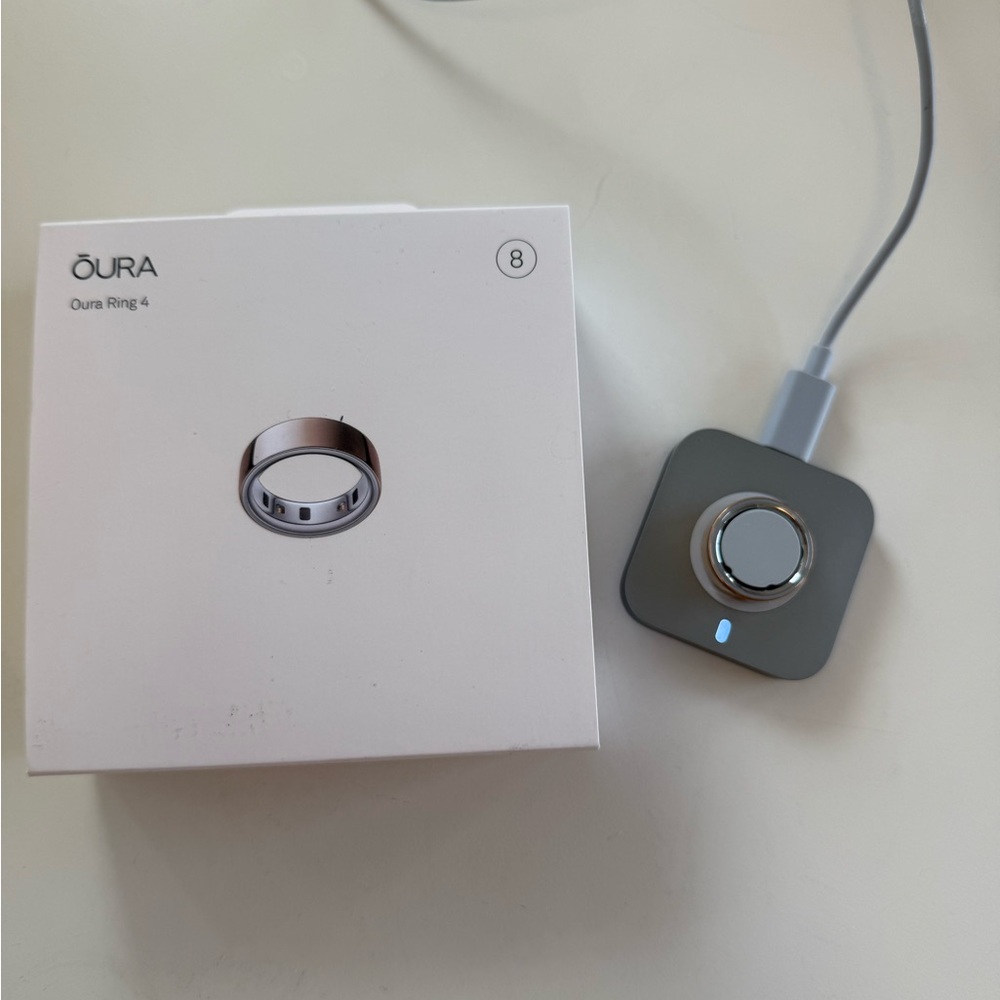 Oura Ring 4 size 8 in Rose Gold with Charging Dock